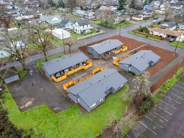 1208 Birch Ave, Cottage Grove, OR 97424