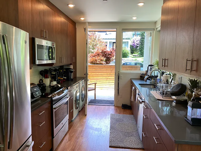 2351 Franklin Ave E #101 — Photo 8