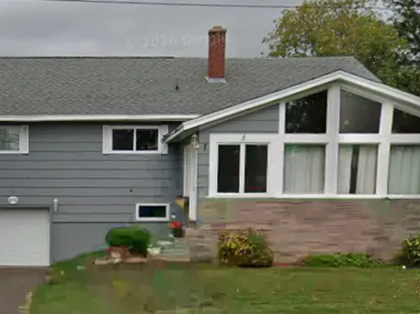 273 Gibson St #2, Fredericton, NB E3A 4E5