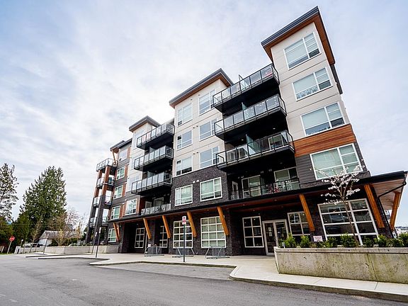 4th image of 12109 223rd St #403