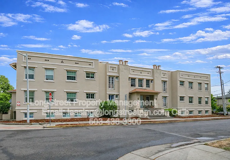 205 NW Kings Blvd #2 — Photo 2