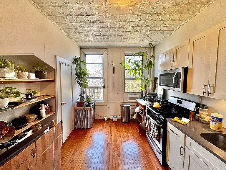955 Metropolitan Ave #2R — Photo 3
