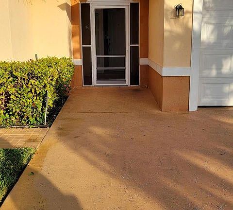 124 vanessa entrance