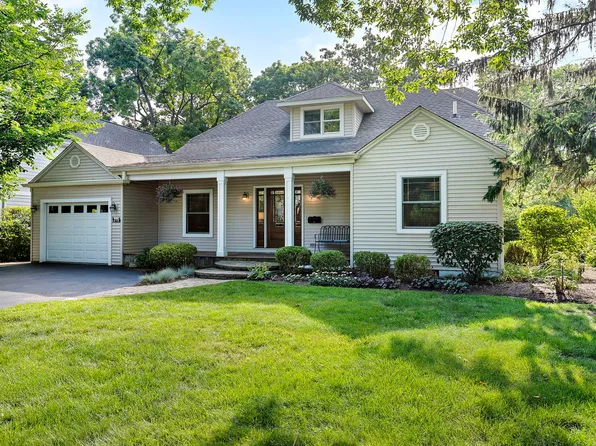 701 Rockland Ave, Lake Bluff, IL 60044