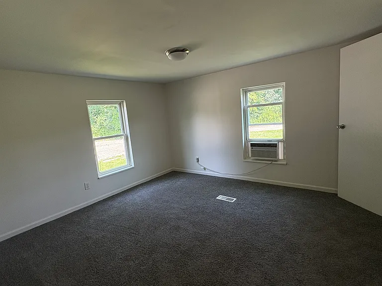 324 S Meridian Rd — Photo 4