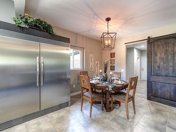 2nd image of 2721 Creekside Ln