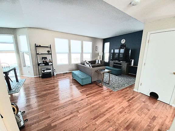 5th image of 2153 Sweetwater Dr