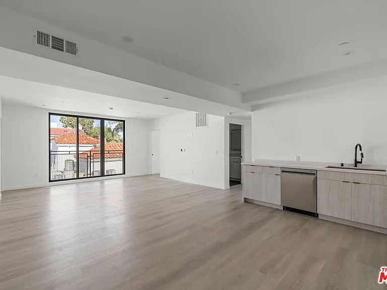 3755 S Canfield Ave #301 — Photo 9