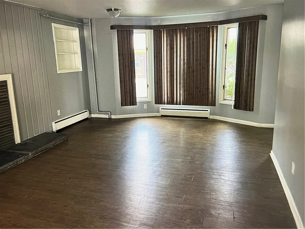 2341 Monroe Ave — Photo 2