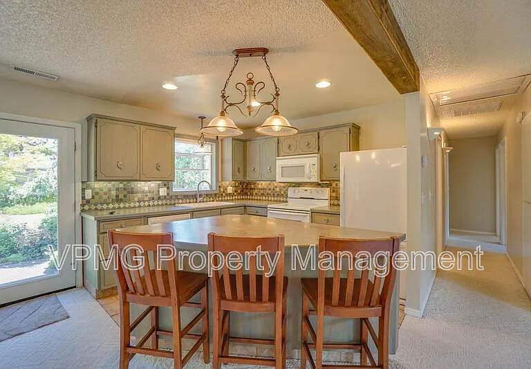 12014 NE 16th St — Photo 7