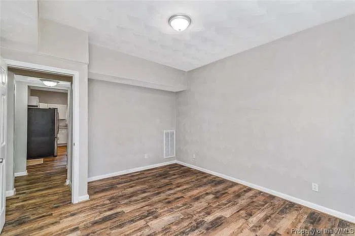4 bed, 3.5 bath, 2048 sqft, $900 — Photo 1