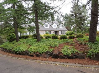 2 Walking Woods Dr, Lake Oswego, OR