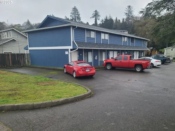 2109 Harrison St, North Bend, OR 97459