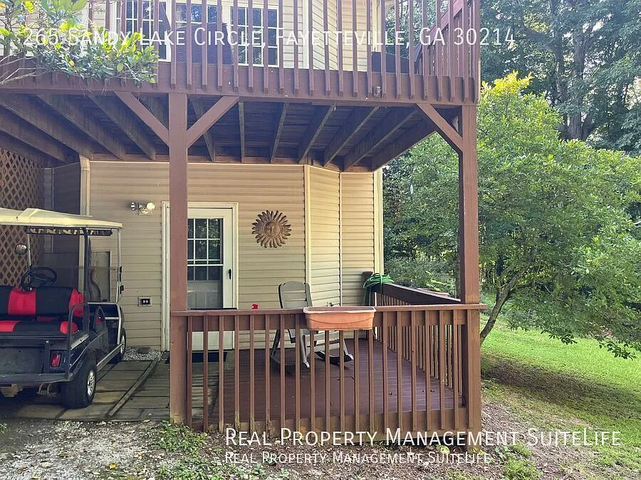 Fully Furnished Lakefront In-Law Suite Newly Updated, Private & Move-In Ready, All Utilities Incl... — Photo 4