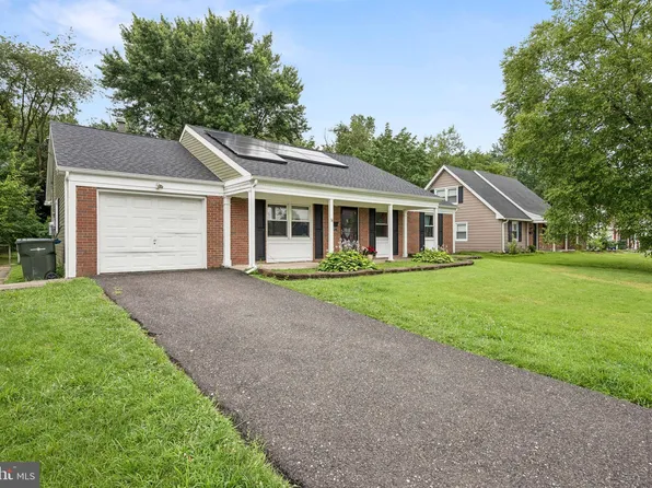 36 Gallaway Ln, Willingboro, NJ 08046