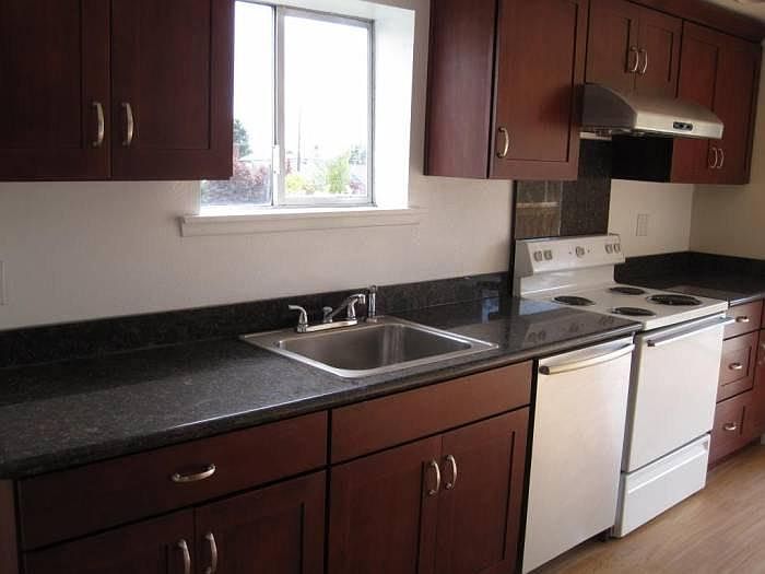 Kitchen w/Granite Counter