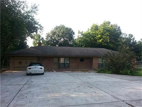 LOTS OF EXTRA PARKING IN FRONT OF HOME,LARGE FRONT YARD WITH PEAR TREE  AND