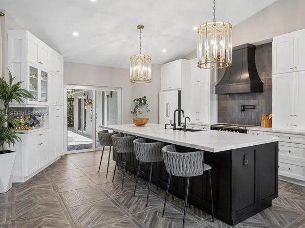 811 Amherst Ave, Davie, FL 33325
