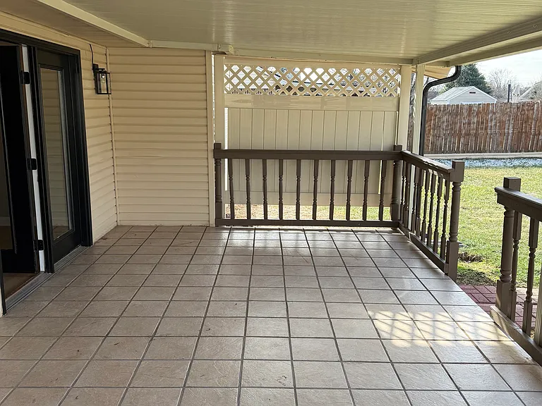 232 Chestnut Ln — Photo 10