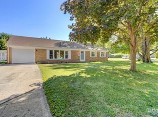 28 Briarcliff Rd, Montgomery, IL 60538