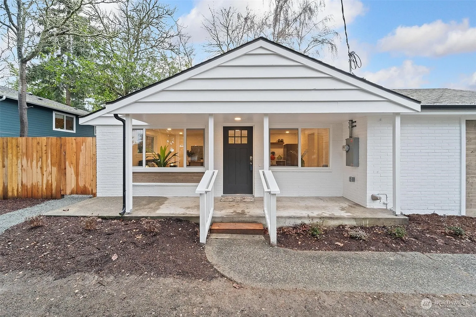 611 SW Normandy Road photo 1