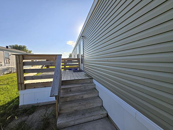 3rd image of 228 Golfview Ct #118