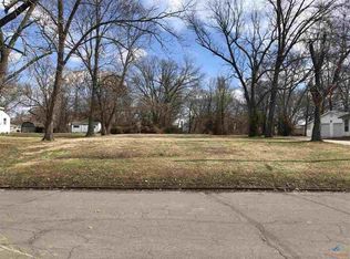 918 S Main St, Clinton, MO 64735