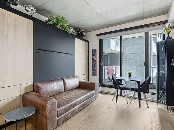 2nd image of 1150 Boulevard Rena Lavesque E #401
