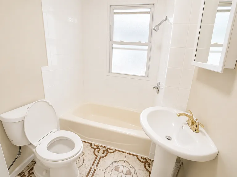 65 S 7th St #2 — Photo 3