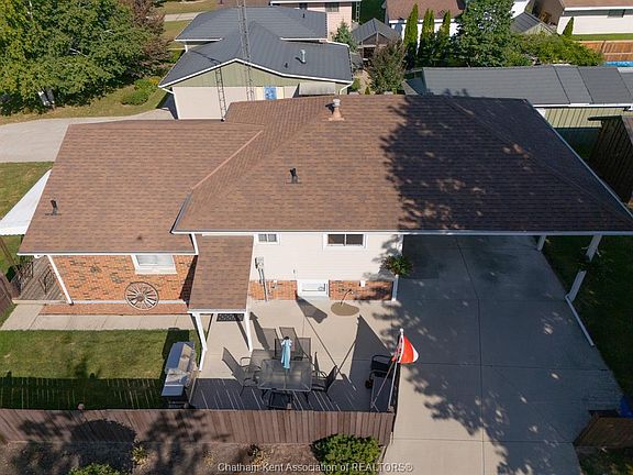 3rd image of 61 Vanier Dr