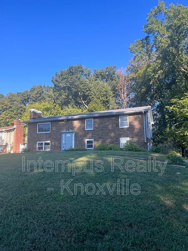 Farragut — Photo 1