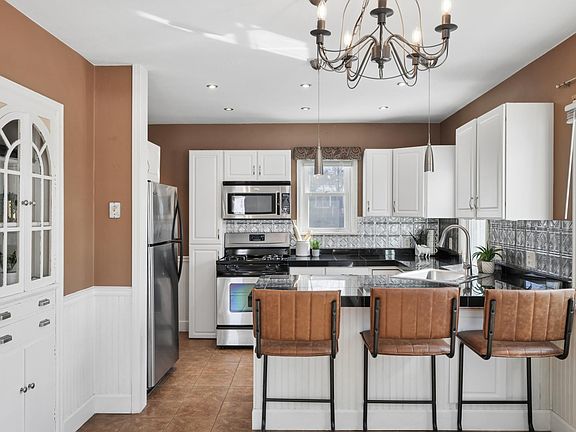 5th image of 1040 5th Ave SE