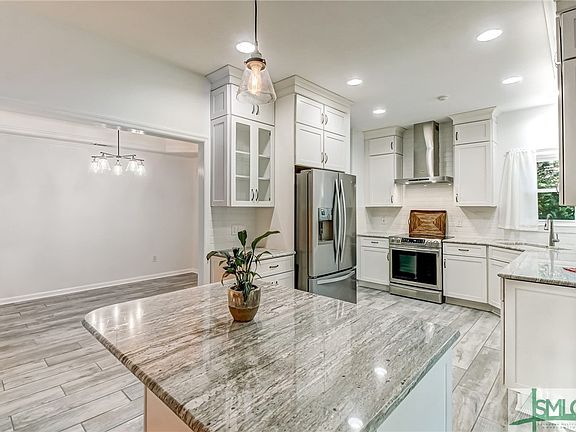 5th image of 33 Oak Park Point