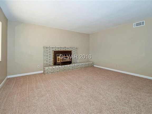 3rd image of 3092 Oxford Ln