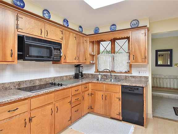 4th image of 4308 Adeer Dr