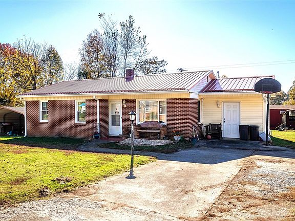 2nd image of 1090 Elm Cir