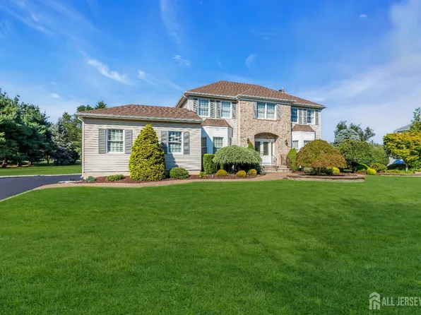 14 Cheryl Ln, Monroe Township, NJ 08831