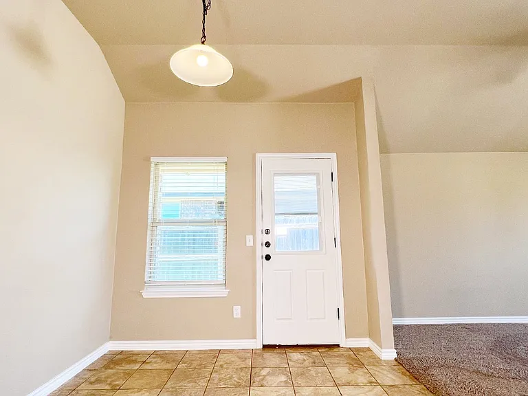 405 Sladecek Dr #B — Photo 4