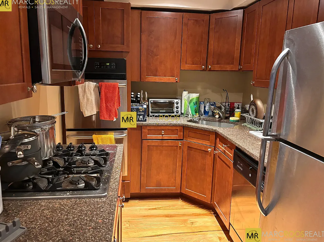 3 bed, 9999 sqft, $5,500 — Photo 2