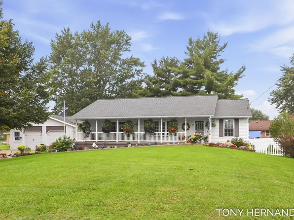 4174 Hickory St, Dorr, MI 49323