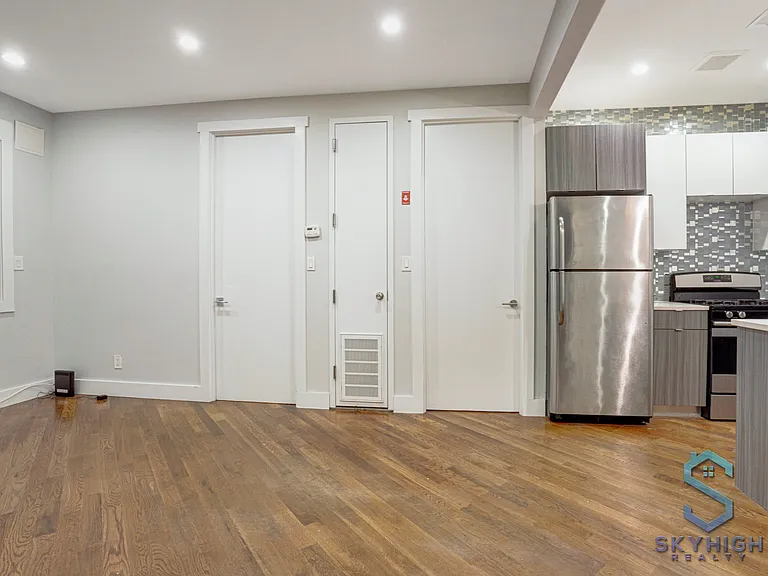 2061 Union St #2L — Photo 6