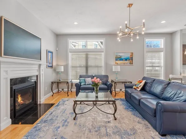 2 Boardwalk Dr Unit 2, Andover, MA 01810