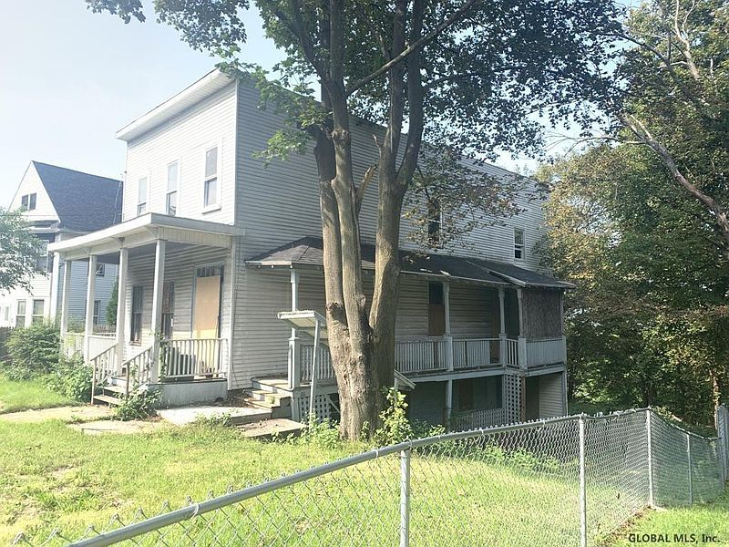 2nd image of 82 OAKWOOD Avenue