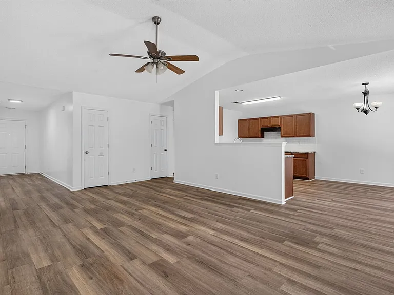 20 Kimpton Dr — Photo 14