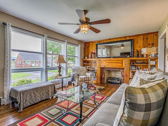 4th image of 2752 Meadowview Dr NW