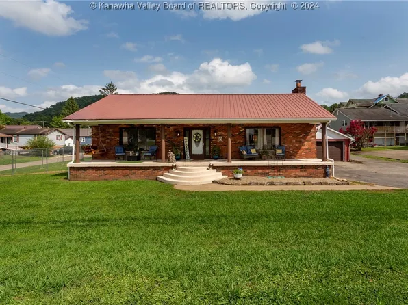 518 1st St W, Madison, WV 25130