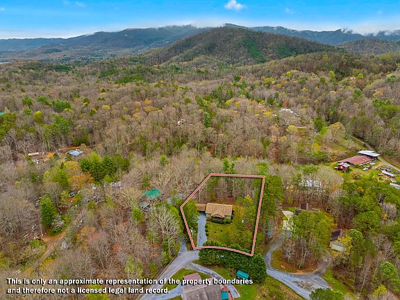 2nd image of 170 Pine Hollow Way