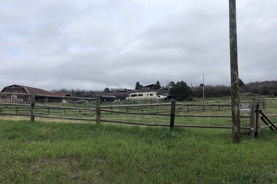 2nd image of 1412 Peak View Dr