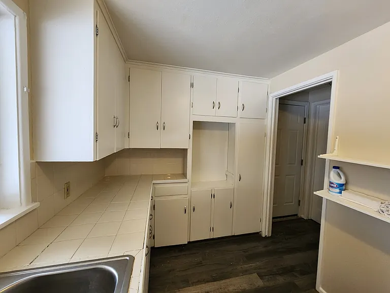 1681 Hanover St — Photo 5