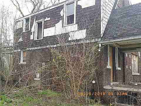 136 W Greendale
